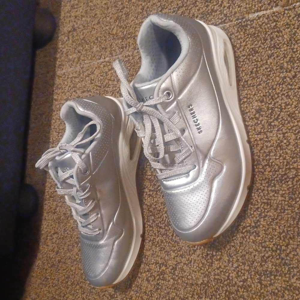 Shoes - Picture 2 of 4